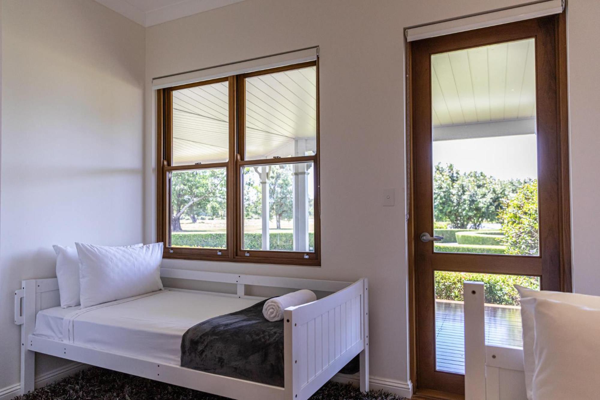 The Hampton * Port Douglas